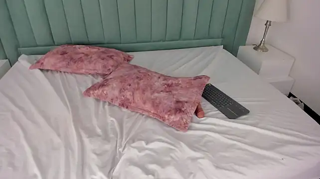 kimjonnes01 webcam