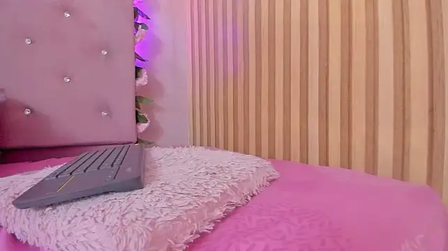 lovely__kiss__ live cam on StripChat