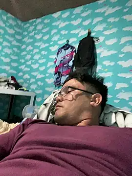 Greggledesma live cam on StripChat