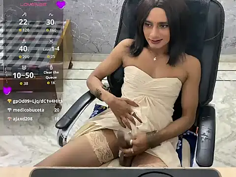LuvLayla webcam
