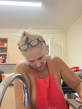 Blondnboujee53 webcam