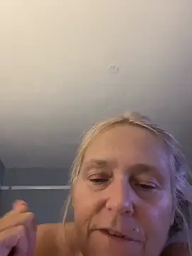 Blondnboujee53 webcam
