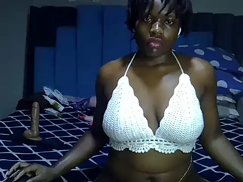 melanin_moon live cam on StripChat