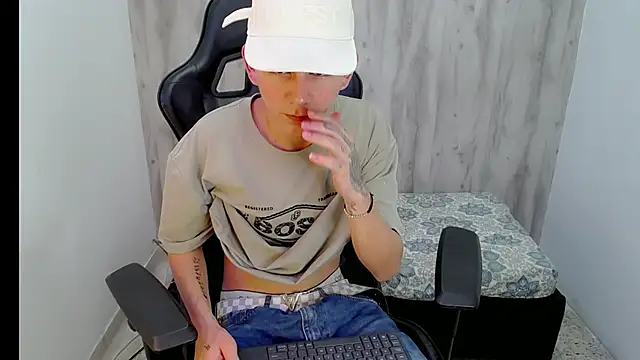 hot_athletes_ (M twink) - show cum