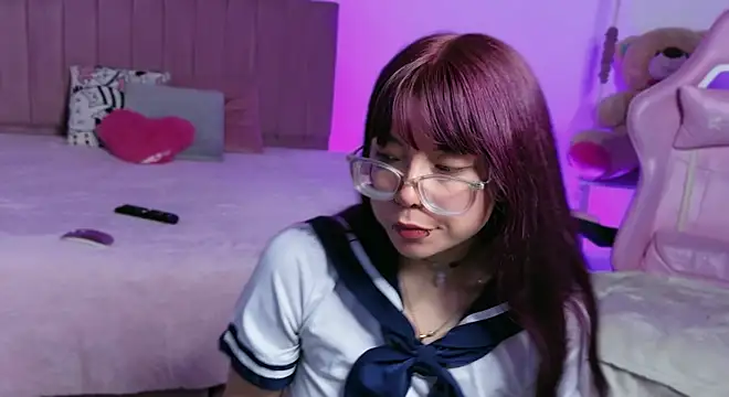 uchiiky_doll live cam on StripChat