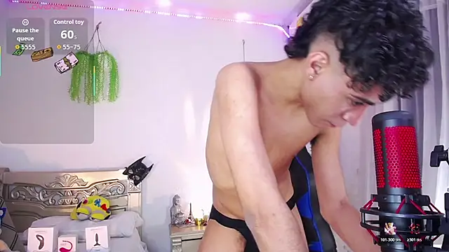 huge_armound webcam