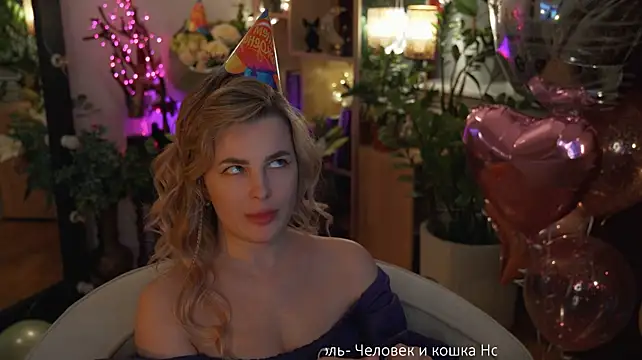 Lady--M webcam