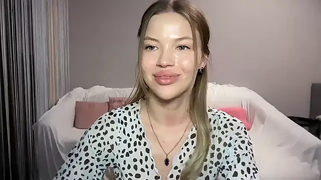 EmmyMills webcam