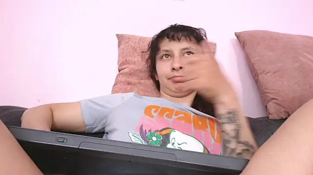 minene_mikami webcam
