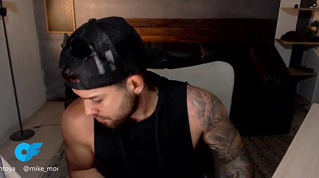 Mike_montoya01 webcam