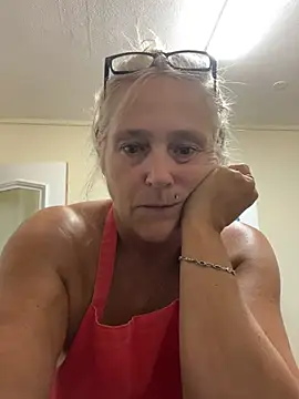 Blondnboujee53 webcam