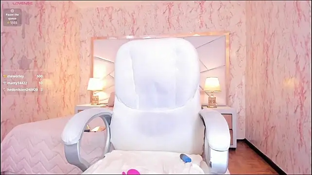 Emily_Whinfre webcam