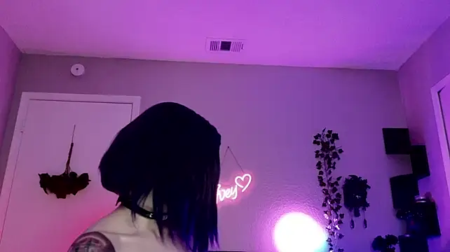Ivey_Strigoi live webcam