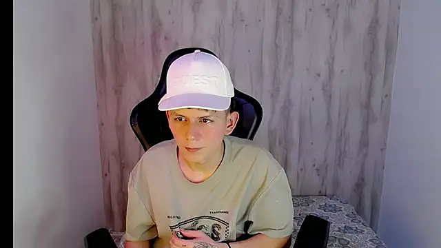 hot_athletes_ (M twink) - show naked