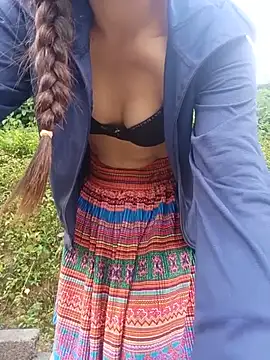 HeresThuy22 webcam