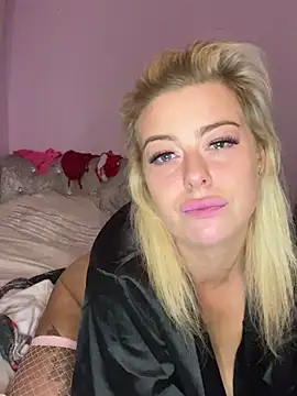 Spicyblondee webcam
