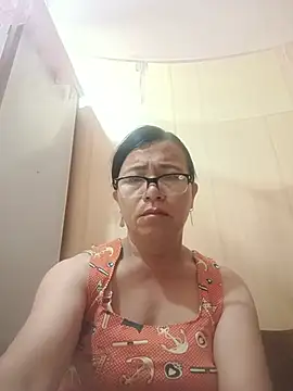 Chilly-wet live cam on StripChat