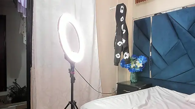 MegaanDelgado live cam on StripChat
