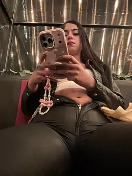 LilacNoir webcam