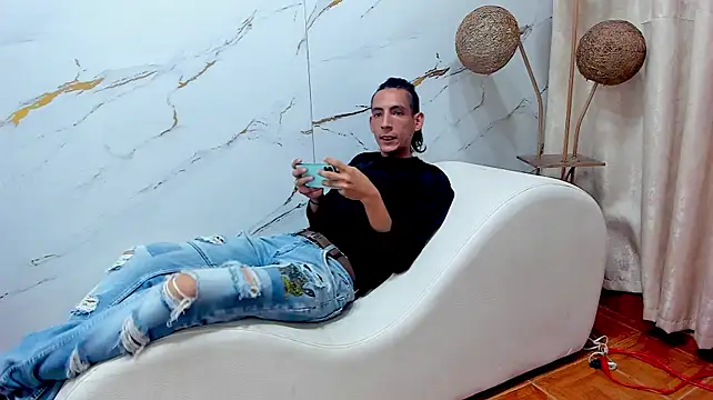 AmazingOrgasm webcam