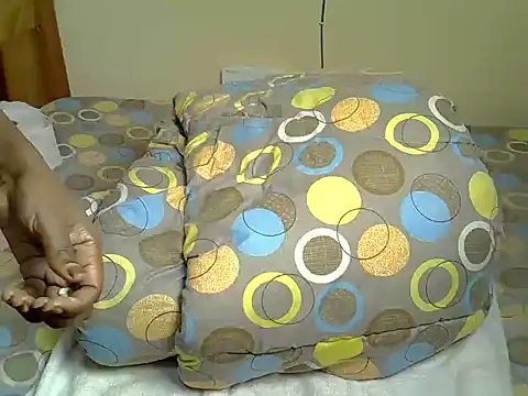 Pearl_petite webcam