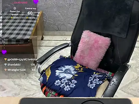 LuvLayla webcam