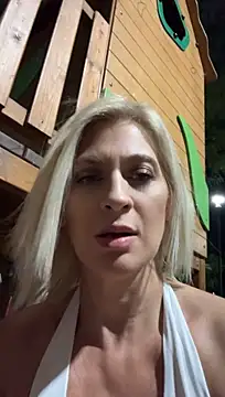 HOTLadyluna webcam
