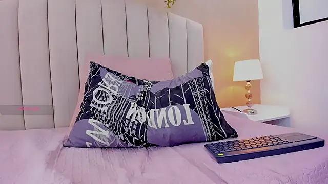 Mia_thompson_19 webcam
