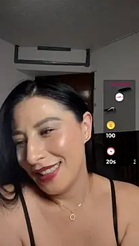 Emma_Hotkiss webcam