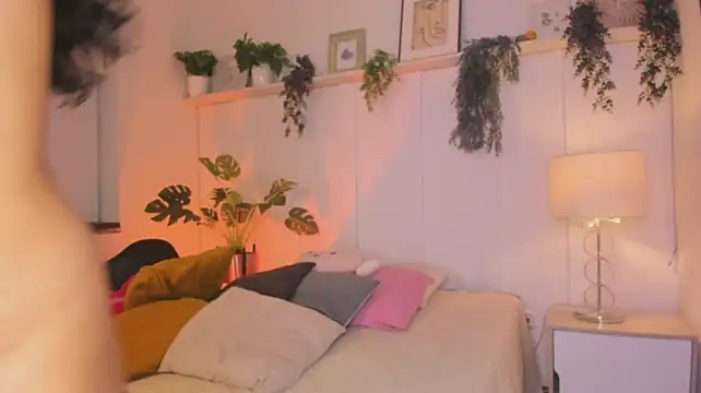 Zarabloom_ webcam