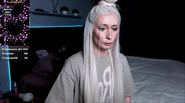 EllaNoirr webcam