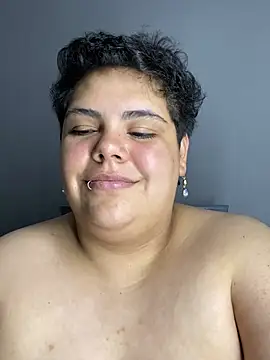 Hailey_Curvy webcam