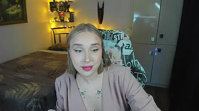 CrazyBitchInLace webcam