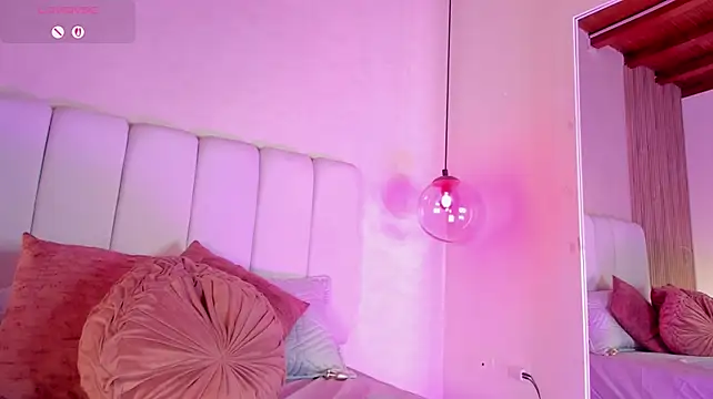ElenaJamess webcam