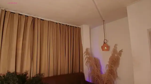 Hilaryebony_ webcam