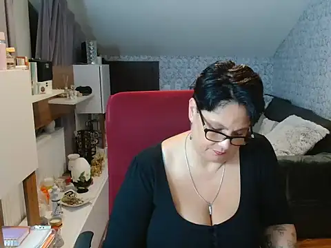 CallmeHellen4you webcam