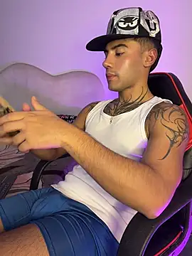 imAdamhot webcam