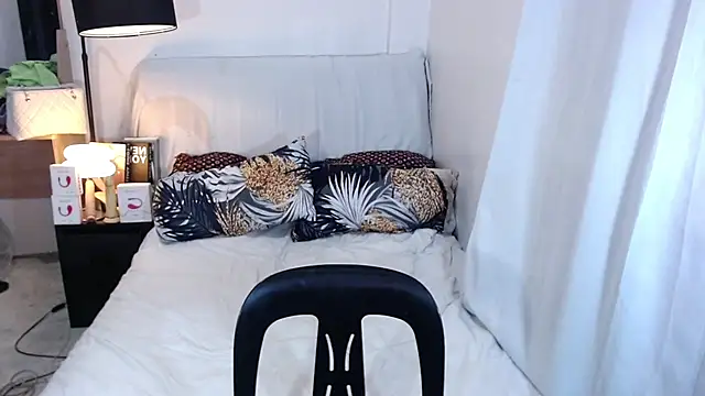 hugecockpaula webcam