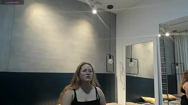 Luna_Celeste__ webcam