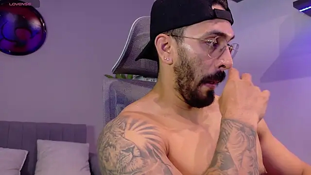 tony_muscle webcam