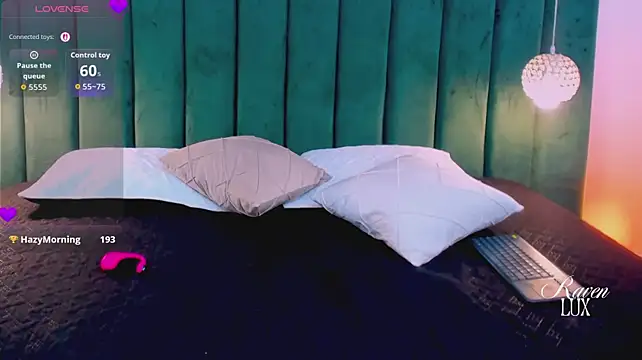 Raven_Luxx webcam
