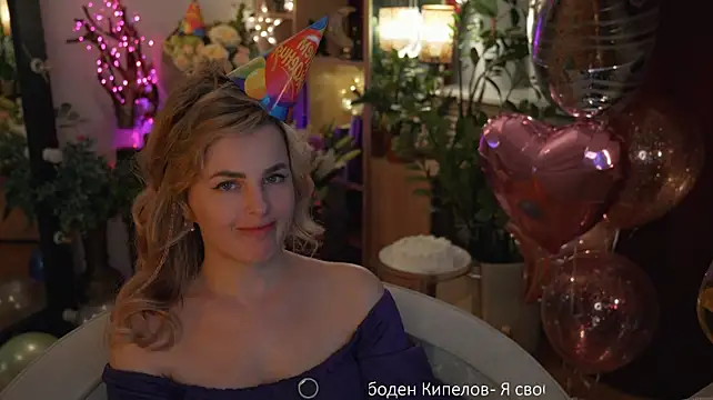 Lady--M webcam
