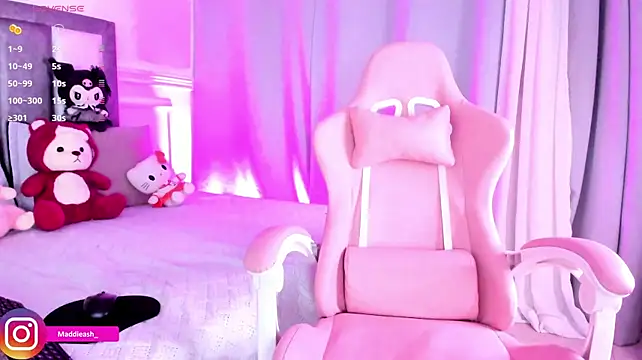 MadieAsh webcam