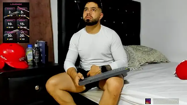 mikeblaree live cam on StripChat