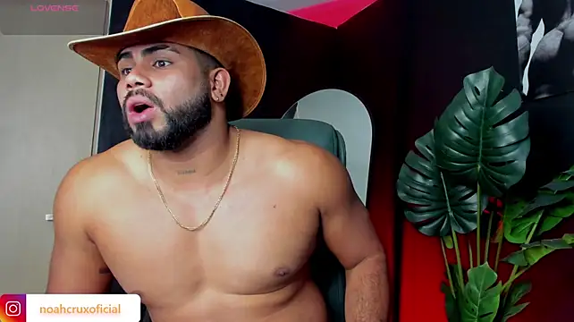 noahcrux_ live cam on StripChat