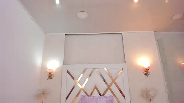 Sky_Collins_ webcam