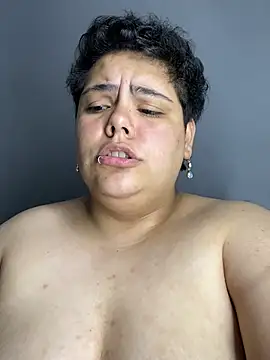 Hailey_Curvy webcam