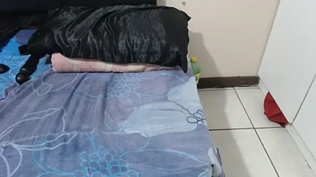 SweetHotBabby18 webcam