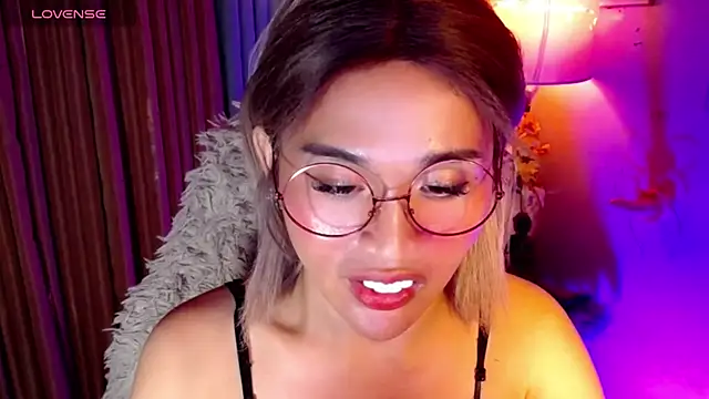 urmidnightcravingsxx webcam