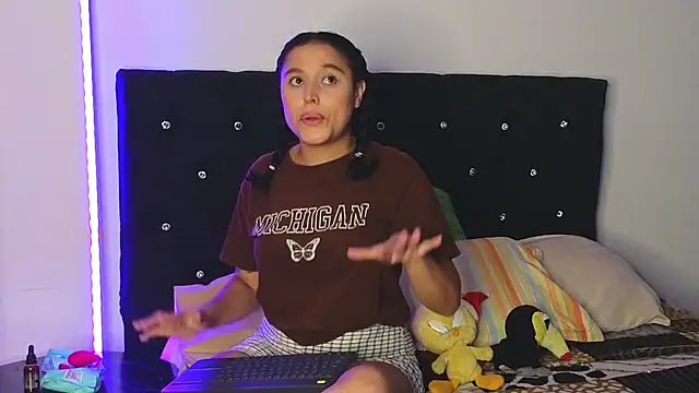 Sweet_xuee18 webcam